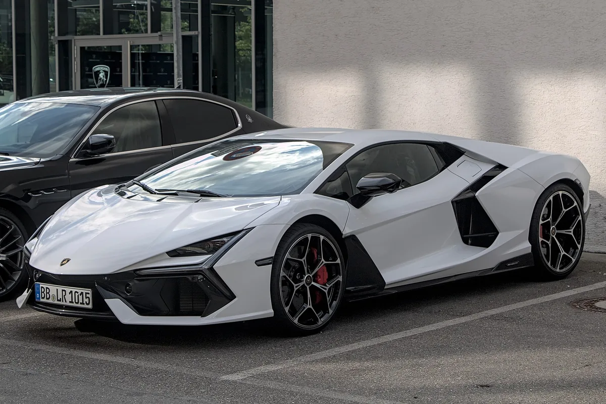 Lamborghini Revuelto